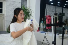 服務(wù)“夜”態(tài)，創(chuàng)造商機(jī)！英儂魏經(jīng)理如是說(shuō)